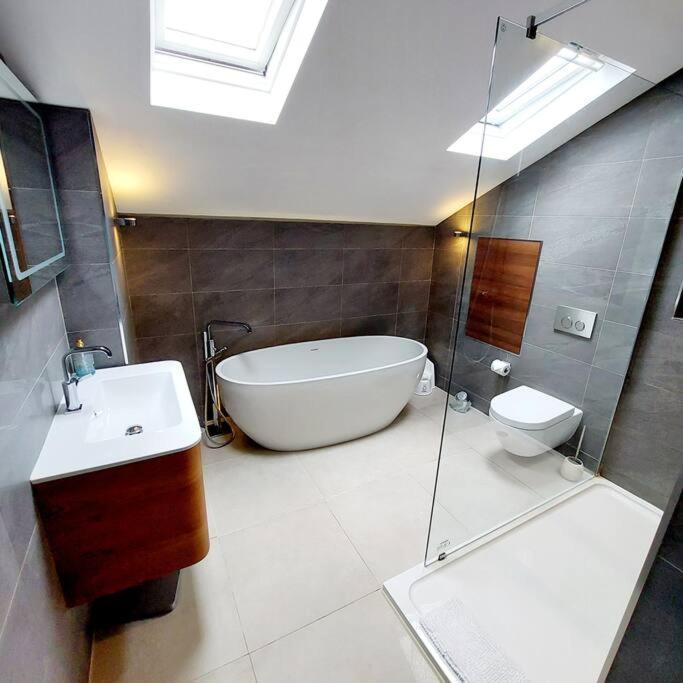 Holiday home 3 Bed Luxury Victorian With Hot Tub Nottingham